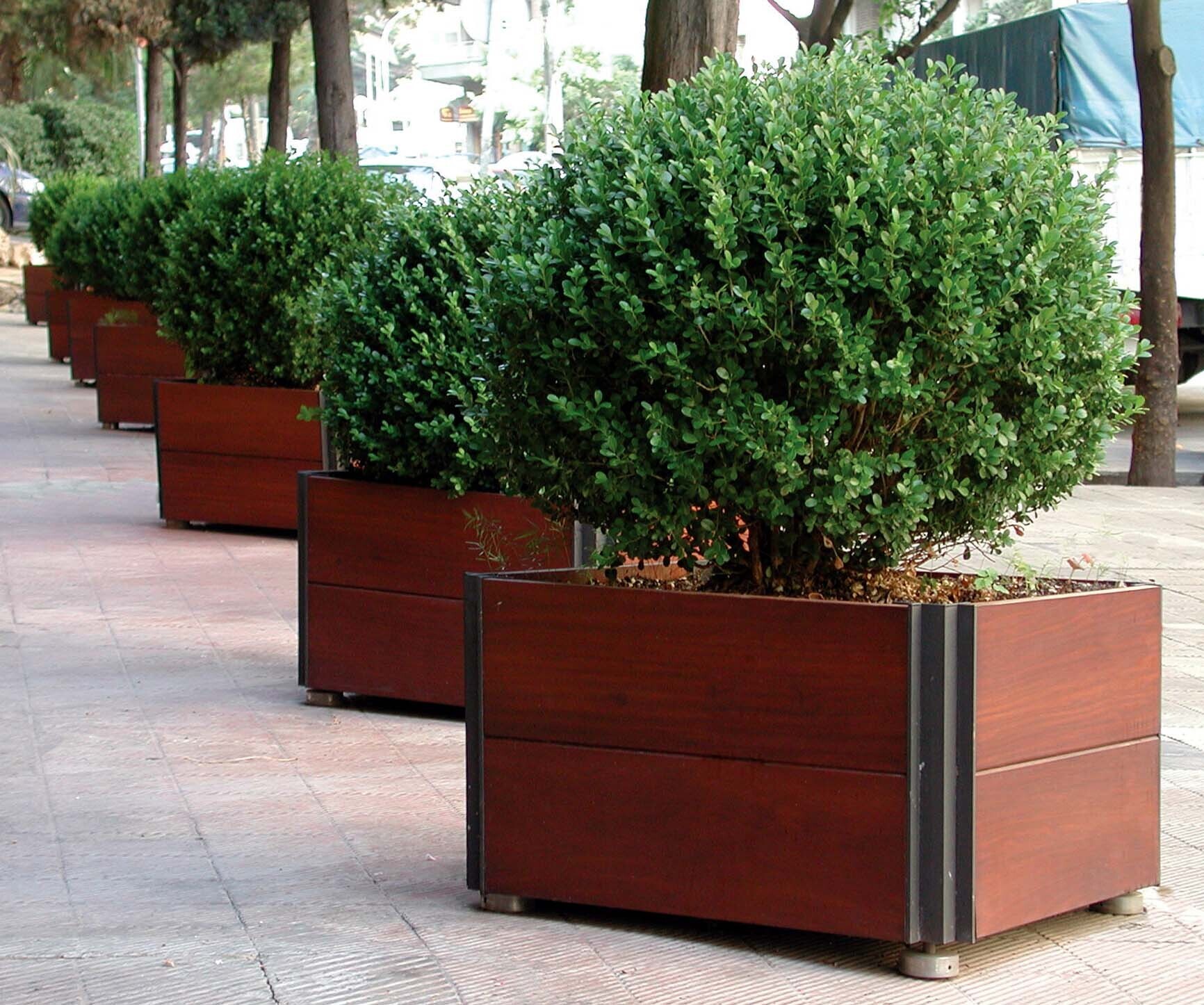 Outdoor furniture installation by WSI Office